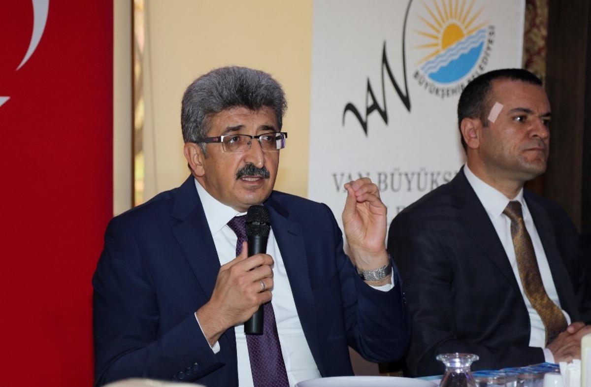 Vali Bilmez muhtarlarla buluştu