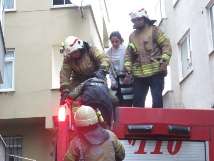 Ümraniye'de apartmanda yangın! Can pazarı yaşandı G1