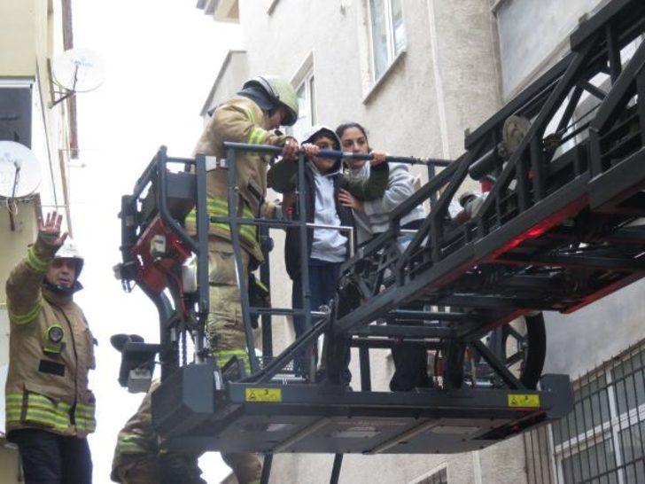 Ümraniye'de apartmanda yangın! Can pazarı yaşandı G3