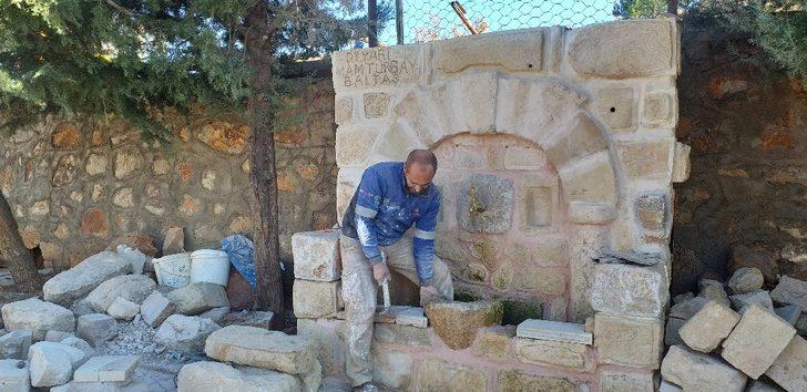 Taşları işleyen muhtar mahalleye çeşme yaptı G1