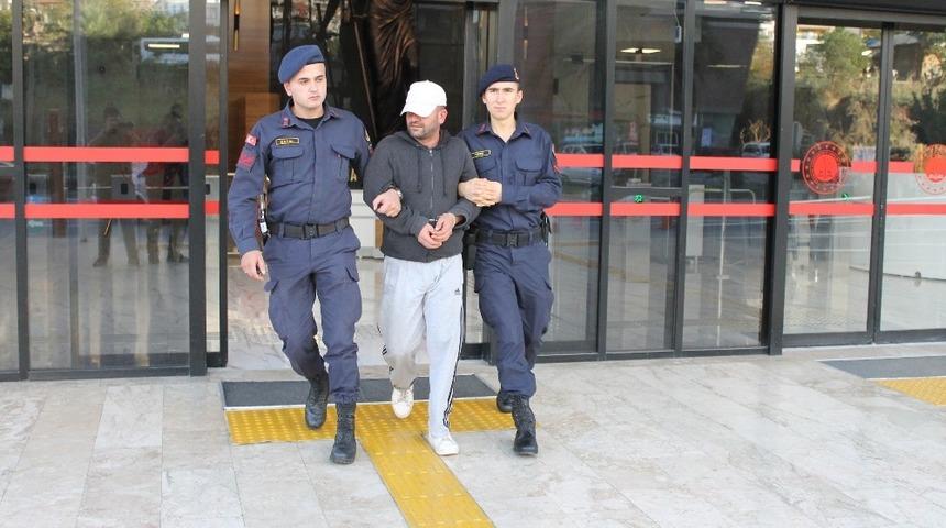 Alanya&rsquo;da 4 yıl 8 ay hapis cezasıyla aranan cezaevi firarisi yakalandı