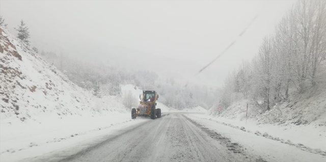 Sivas'ın yüksek kesimlerinde kar yağışı etkili oldu. 