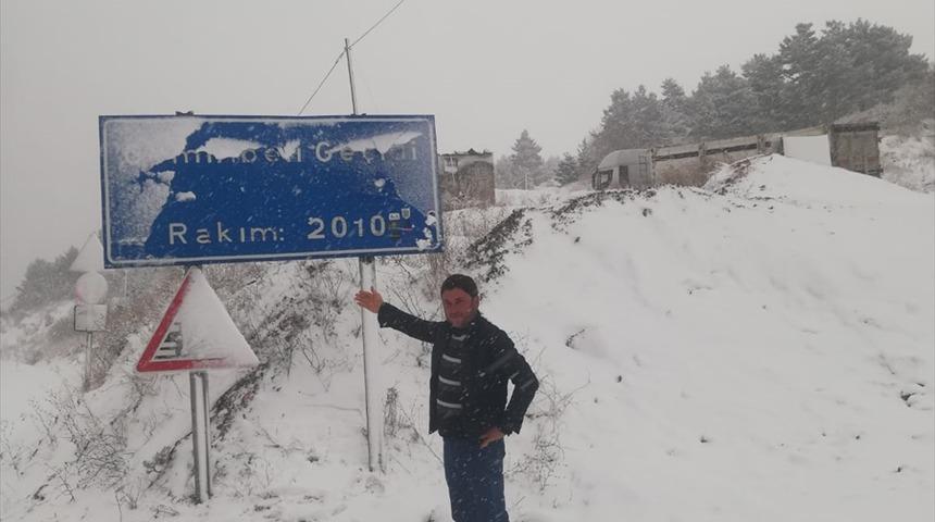 Sivas'ın yüksek kesimlerine kar yağdı