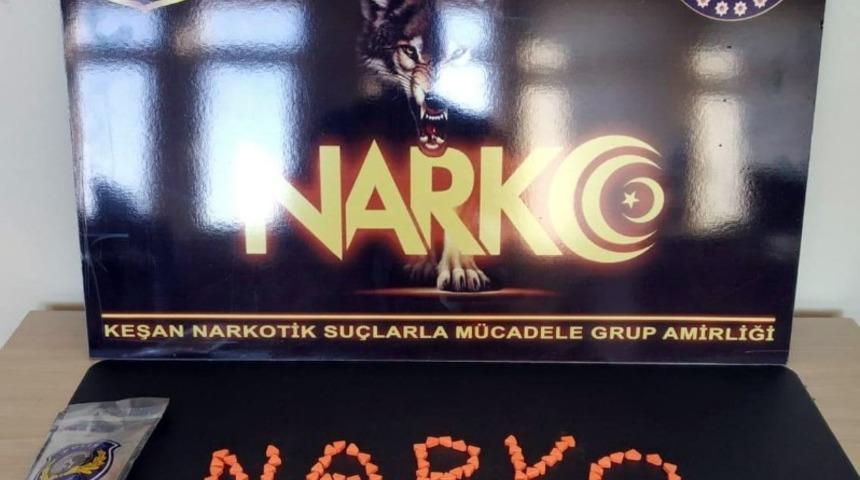 Keşan&rsquo;da boş arazide 100 adet uyuşturucu hap ele ge&ccedil;irildi