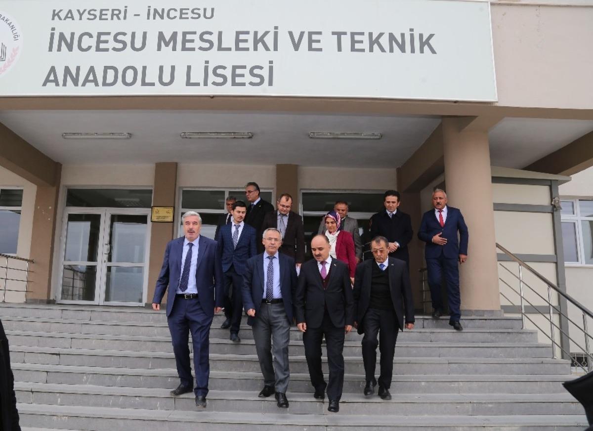 Vali G&uuml;naydın&rsquo;dan &Ouml;ğrencilere Kayserispor Ma&ccedil;ına G&ouml;t&uuml;rme S&ouml;z&uuml;