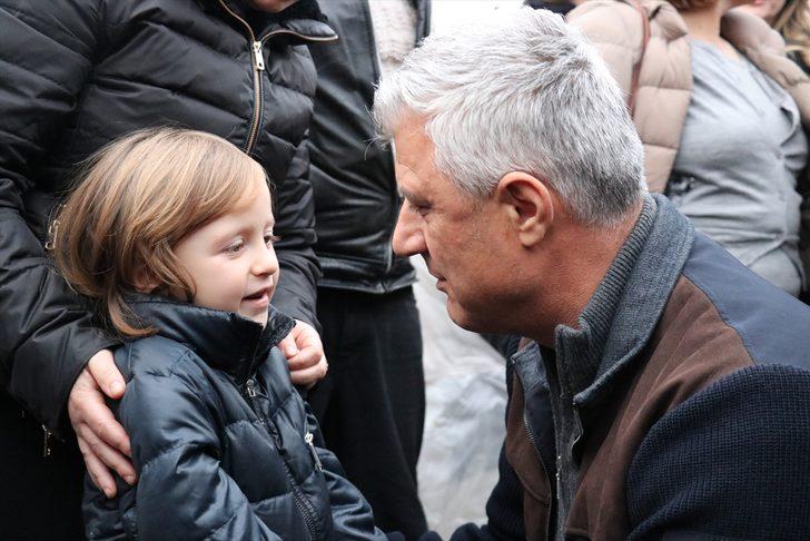 Kosova Cumhurbaşkanı Arnavutluk'ta açıklama yaparken depreme yakalandı G2