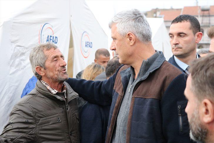 Kosova Cumhurbaşkanı Arnavutluk'ta açıklama yaparken depreme yakalandı G3