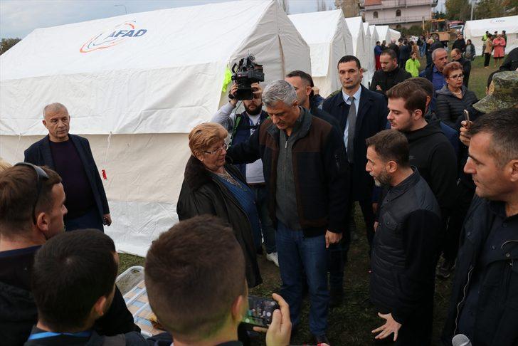 Kosova Cumhurbaşkanı Arnavutluk'ta açıklama yaparken depreme yakalandı G5