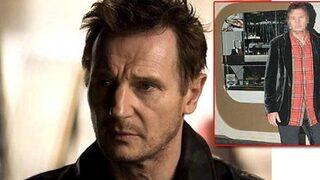 Flaşlar patlayınca altına kaçırdı