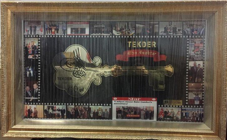 TEKDER’den Cumhurbaşkanı Erdoğan’a altın anahtar işlemeli tablo G2