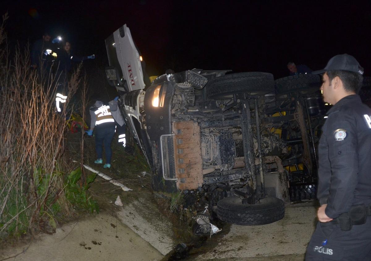 Tekirdağ'da yol g&uuml;venliğini sağlarken otomobilin &ccedil;arptığı polis yaralandı