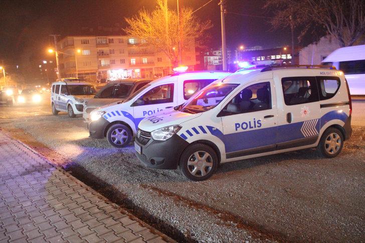 Tüfekli iki soyguncu, marketteki paraları alarak kaçtı G2