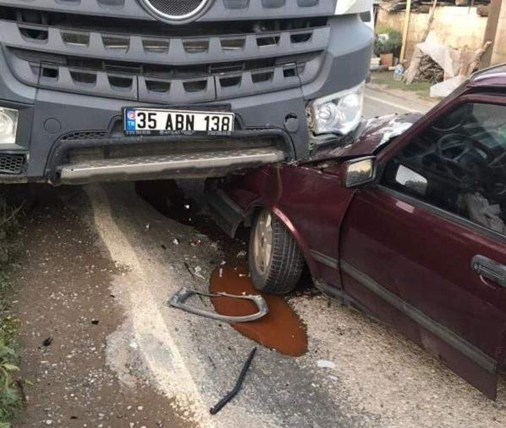 Nazilli’de beton mikseri ile otomobil kafa kafaya çarpıştı; 1 yaralı G3