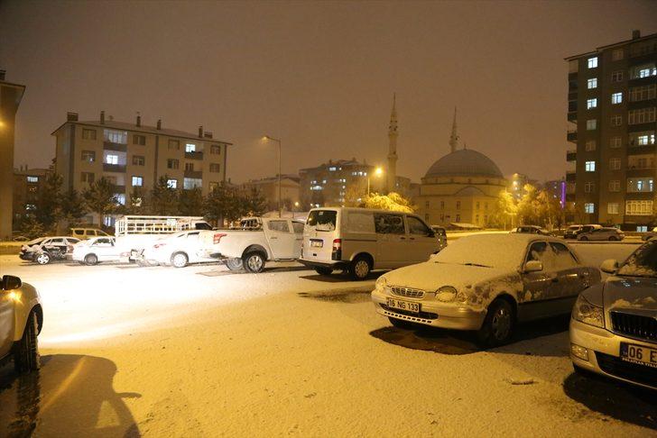 Erzurum ve Kars'ta kar yağışı kentleri beyaza bürüdü G4
