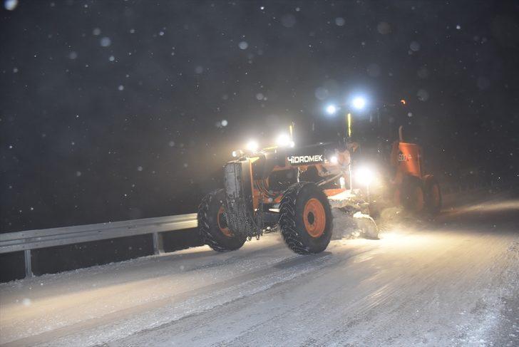 Erzurum ve Kars'ta kar yağışı kentleri beyaza bürüdü G5