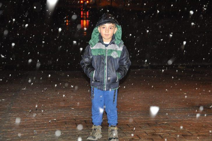 Yüksekova’da kar yağışı etkisini arttırdı G1