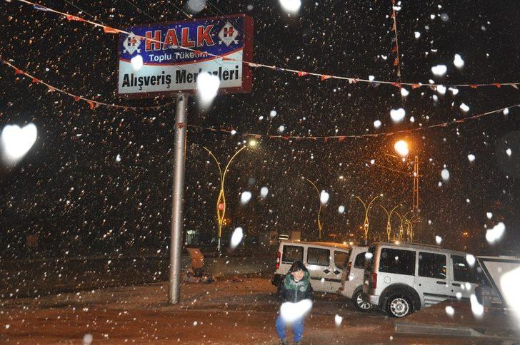 Yüksekova’da kar yağışı etkisini arttırdı G3