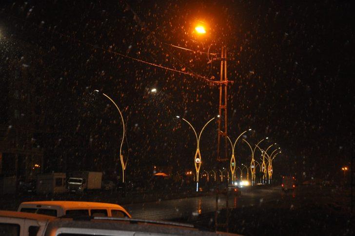 Yüksekova’da kar yağışı etkisini arttırdı G5