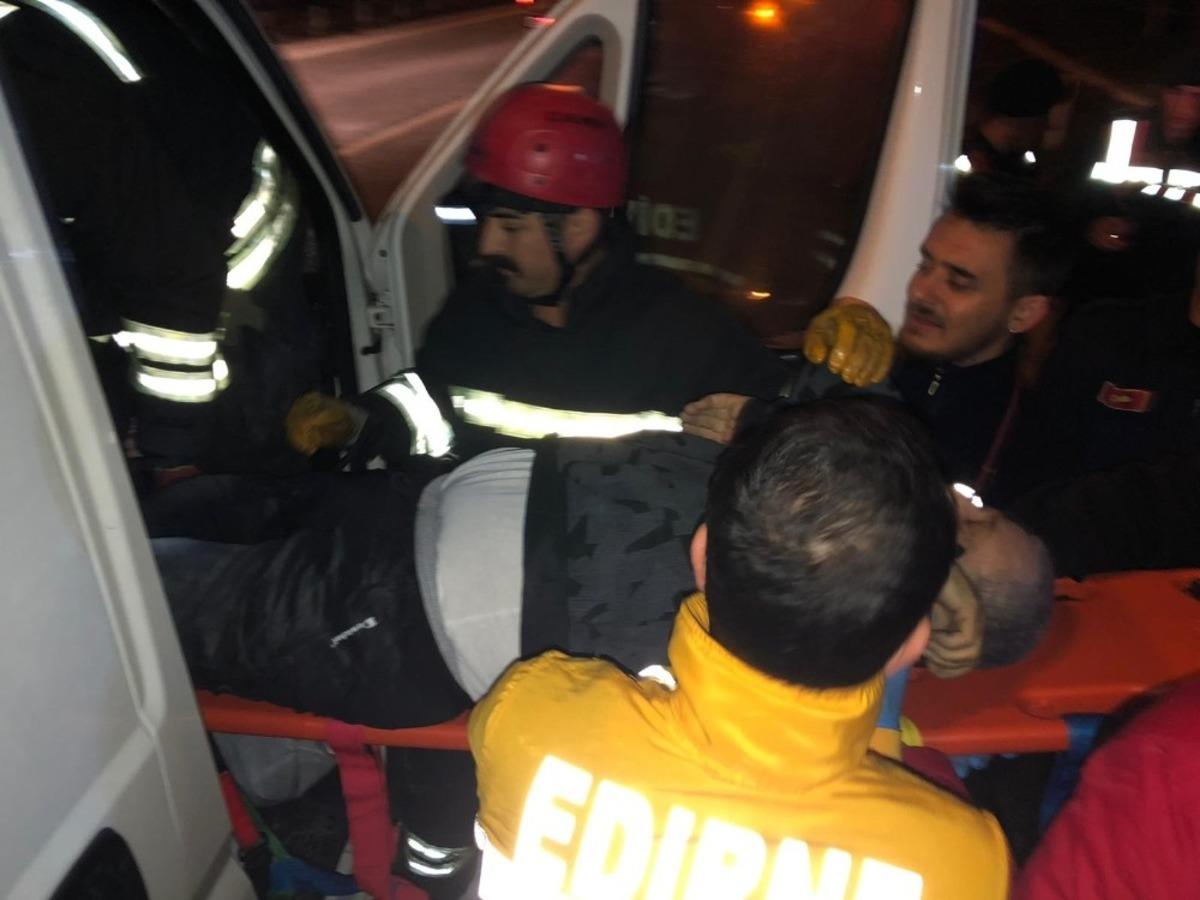 Edirne&rsquo;de kamyonet ile yanıcı madde y&uuml;kl&uuml; tanker &ccedil;arpıştı:1 &ouml;l&uuml;