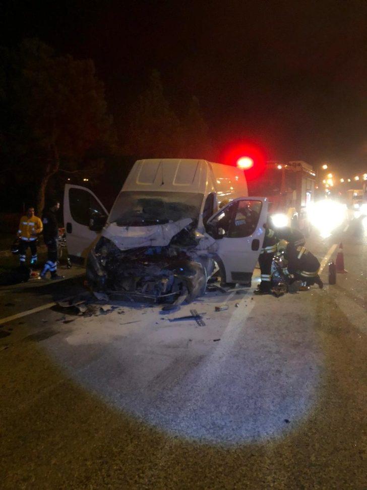 Edirne’de kamyonet ile yanıcı madde yüklü tanker çarpıştı:1 ölü G3