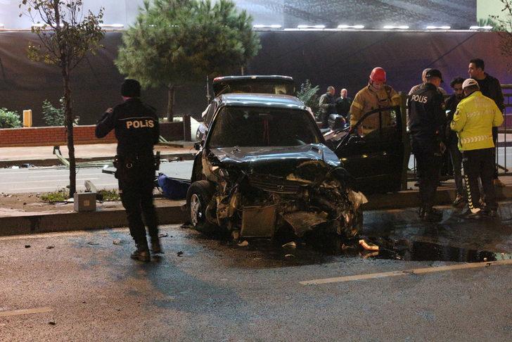 Beşiktaş'ta otomobil refüje çıktı: 1 yaralı G2