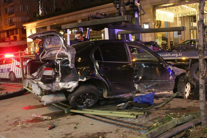Beşiktaş'ta otomobil refüje çıktı: 1 yaralı G5