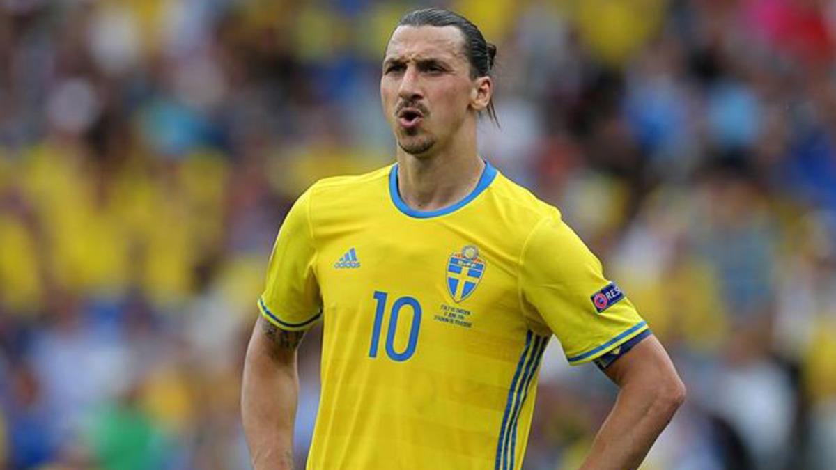 Zlatan Ibrahimovic'in heykelini yaktılar!