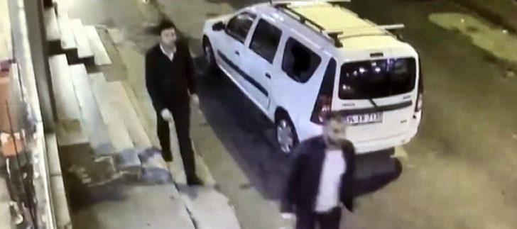 Kavgada dayak yedi, sinirini yol kenarındaki araçlardan çıkardı G1