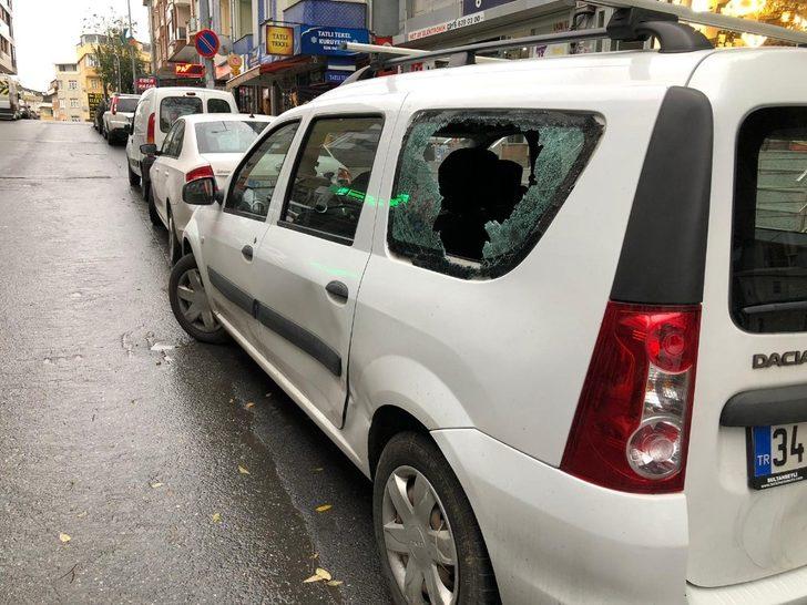 Kavgada dayak yedi, sinirini yol kenarındaki araçlardan çıkardı G4