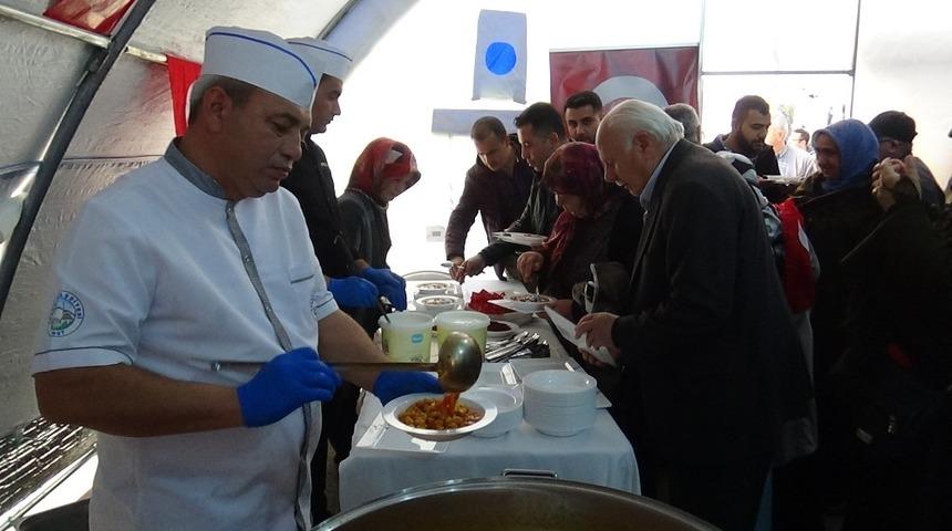 Diyarbakır Anneleri&rsquo;ne mantı ikramı