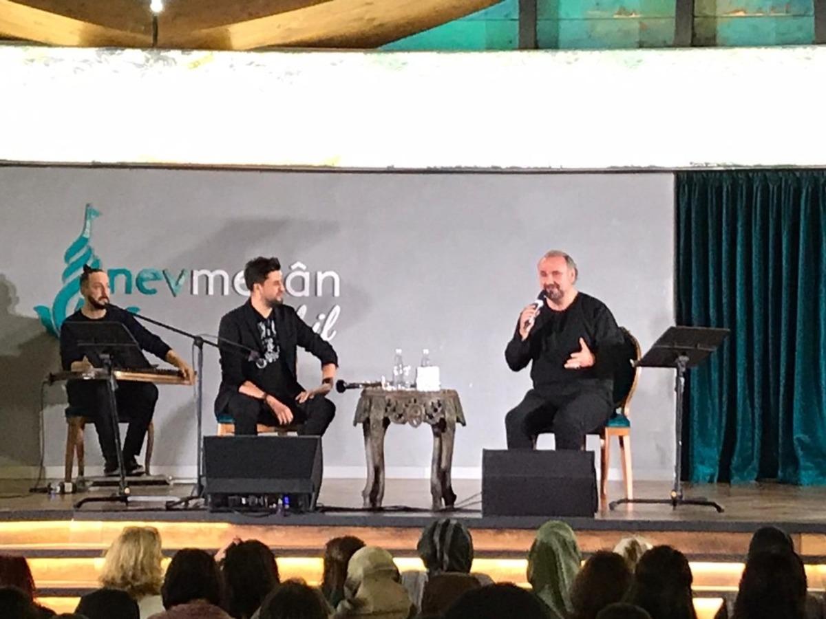 &Uuml;sk&uuml;dar&rsquo;da &uuml;nl&uuml; tenor Hakan Aysev &Uuml;sk&uuml;darlıları verdiği konserle T&uuml;rkiye turuna &ccedil;ıkardı