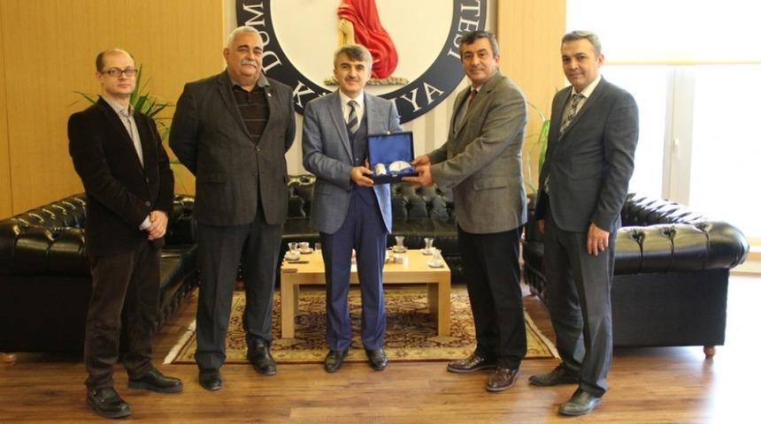 Kızılay B&ouml;lge M&uuml;d&uuml;r&uuml; Ergen&rsquo;den, Rekt&ouml;r Uysal&rsquo;a ziyaret