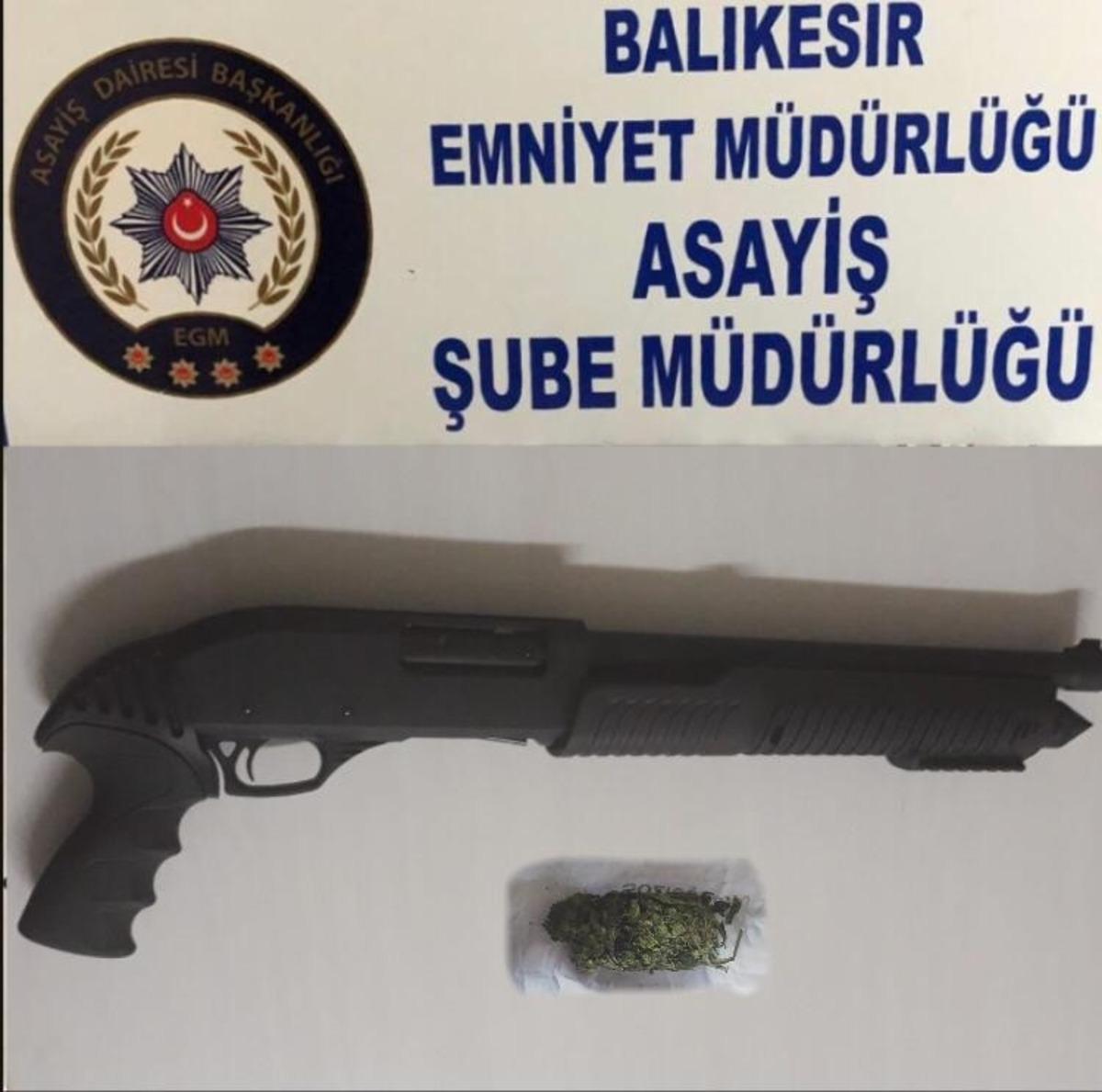 Balıkesir&rsquo;de polis 16 aranan şahsı yakaladı