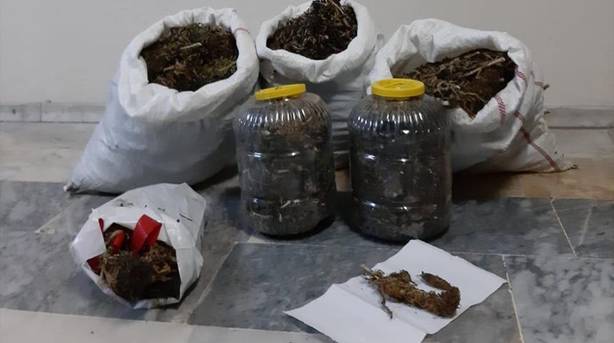 K&uuml;tahya'da uyuşturucu operasyonunda 3 ş&uuml;pheli yakalandı