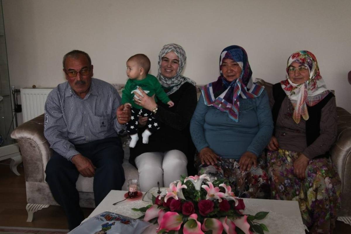 Lapseki&rsquo;de şehit ailesine ziyaret
