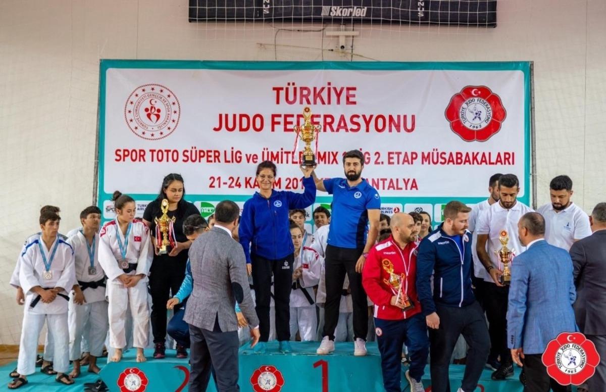 R&uuml;ya takım yine şampiyon