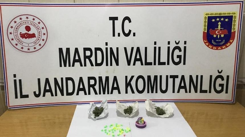 Jandarma ekipleri uyuşturucu tacirlerine göz açtırmıyor