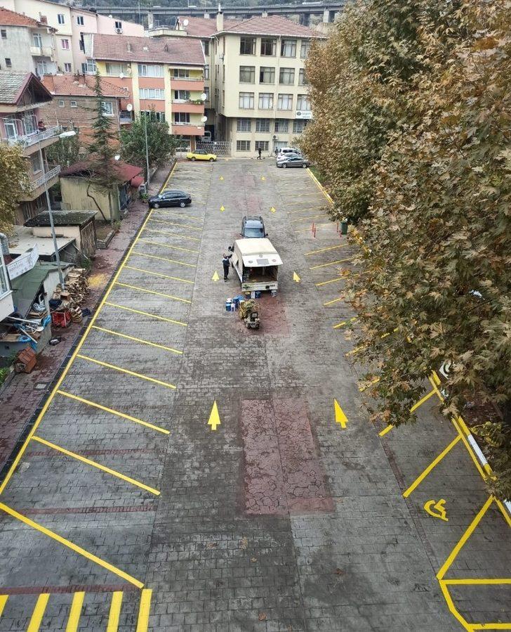 Otopark alanlarında çizgi çalışması yapılıyor G3