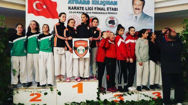 Salihli Belediyespor karatede rakip tanımıyor