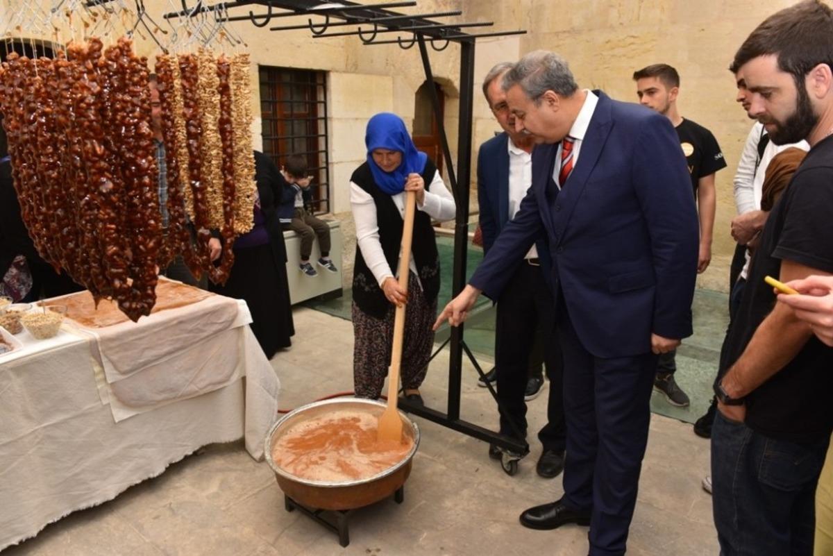 D&uuml;nyaca &uuml;nl&uuml; şefler Tarsus&rsquo;ta bir araya geldi