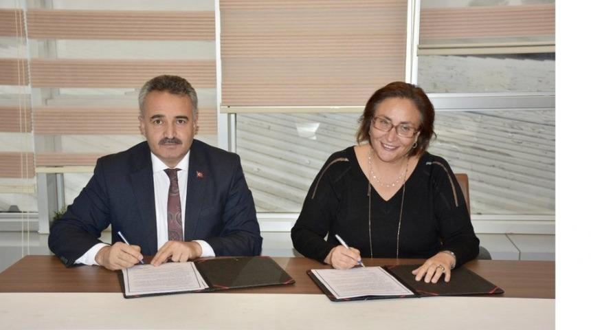 &Uuml;niversite ile Milli Eğitim M&uuml;d&uuml;rl&uuml;ğ&uuml; arasında iş birliği protokol&uuml; imzalandı