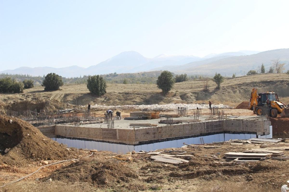 Elmalı Otogarı&rsquo;nın inşaatı s&uuml;r&uuml;yor