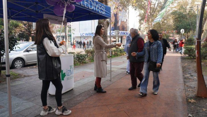 İzmit Belediyesi turuncu renk çınar rozeti dağıttı G2