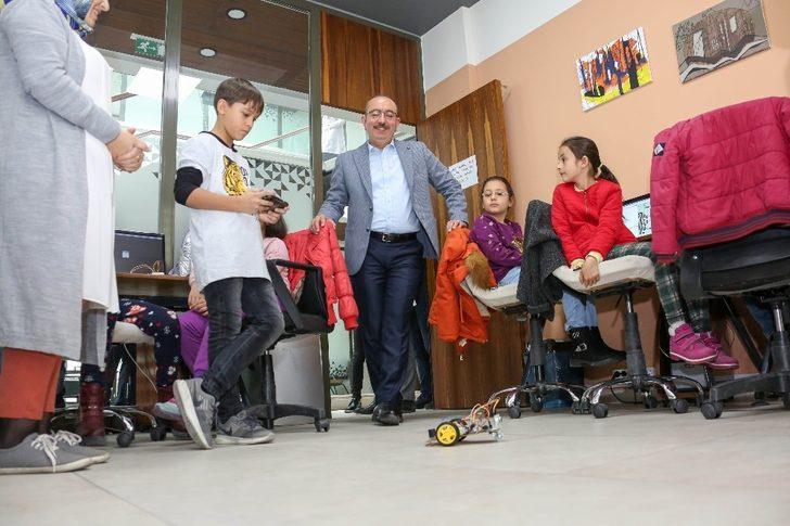 Başkan Kavuş: “Kursiyer Gençleri ve Eğitimlerini ziyaret etti G4