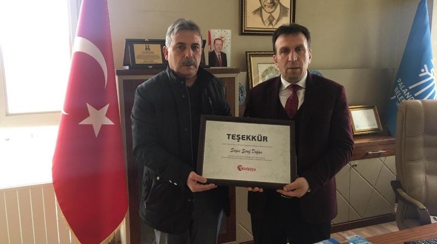 T&uuml;rkiye Gazetesi&rsquo;nden Paland&ouml;ken Belediyesine teşekk&uuml;r belgesi