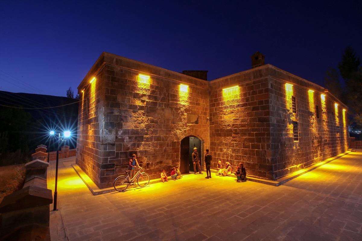 İpek Yolu'nda kervanların uğrak yeri: El-Aman Kervansarayı ve Başhan