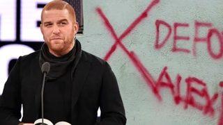 Gökhan Özoğuz'dan Alevi ailenin duvarına 'Defol' yazılmasına tepki 