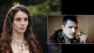 Annesinden 5 yaş büyük