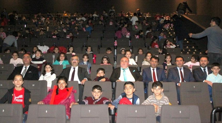Van’da 60 bin öğrenci sinemayla buluştu