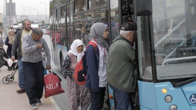 Mersin Tabip Odası Başkanı Mehmet Antmen, şehir hastanesine ulaşımın hem hastalar hem de personel için zor olduğunu söylüyor.